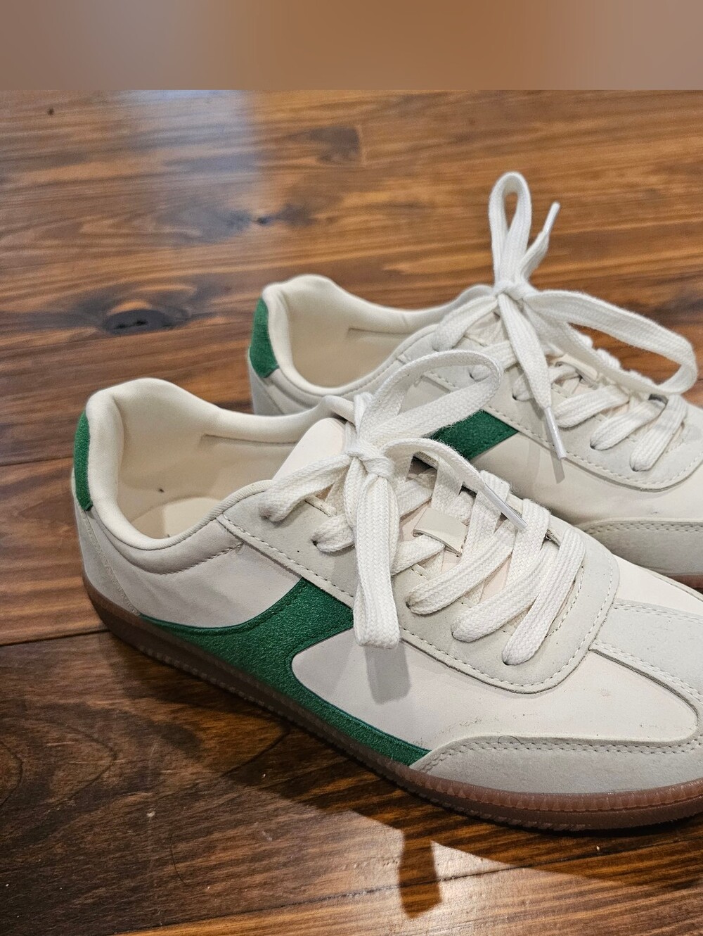 NoBo 8.5 Green White Womens Sneaker Activewear Shoe